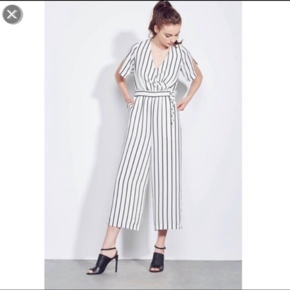 ALI & JAY Surplice Cullote Jumpsuit‎ Black White
